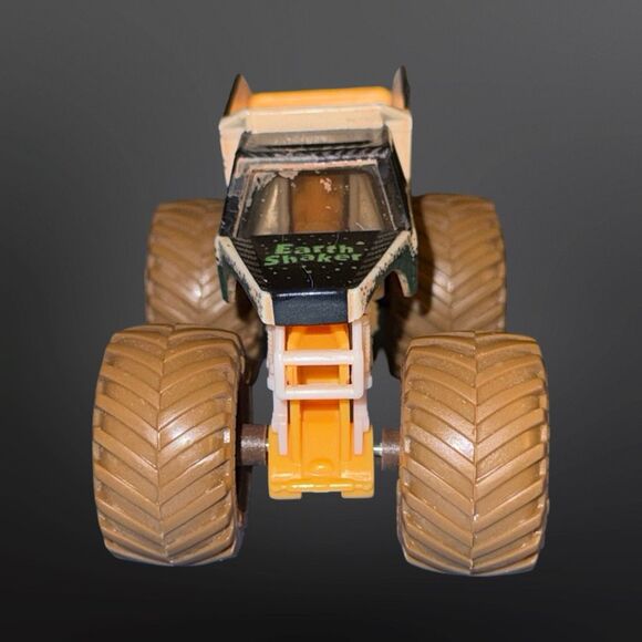 Spin Master Monster Jam Official Earth Shaker Monster Truck Series 4 1:64 A28 - Picture 2 of 8
